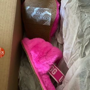 Brand new shipment 🚚 toddler ugh sandals size 6